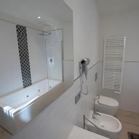 Homestay 241 - Nord Est - Sara Chiavari, 200metri Dal Mare