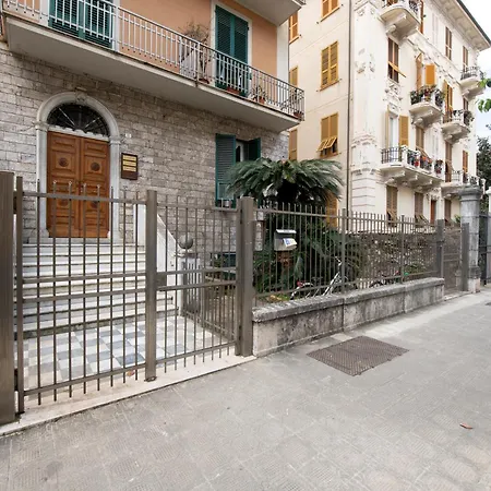 Homestay 241 - Nord Est - Sara Chiavari, 200metri Dal Mare